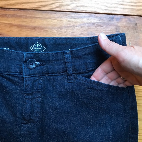 St. John’s Bay Dark Denim Capris Jeans, EUC, 4 - Picture 2 of 11